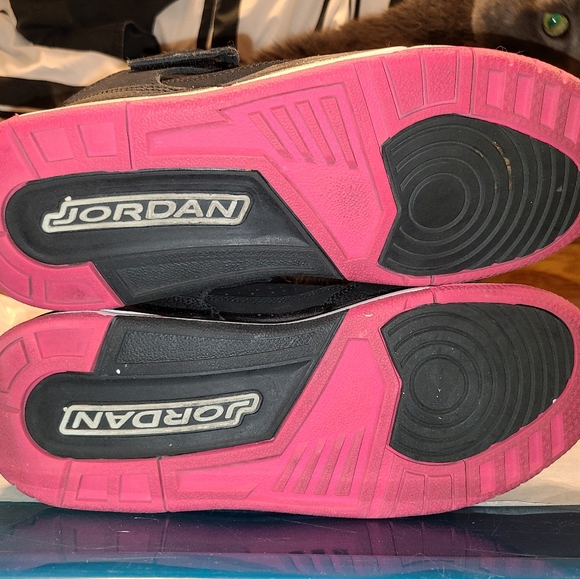 Jordans Black & Pink youth - Picture 5 of 7